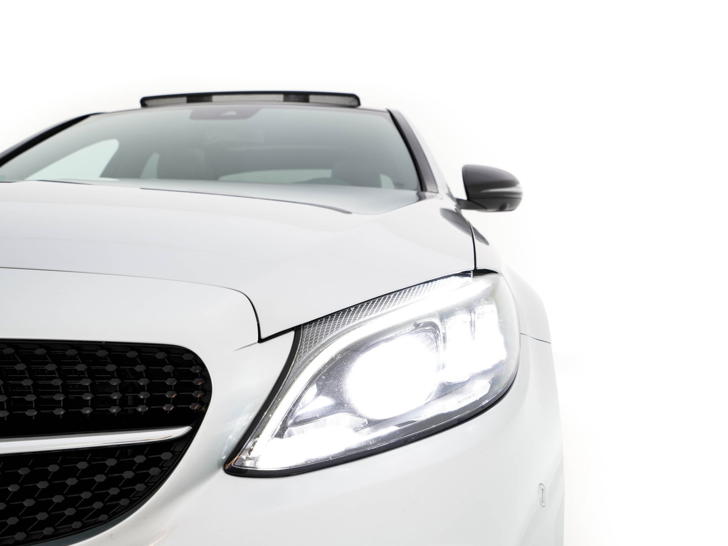 Mercedes-Benz C-Klasse 300 e Business Solution AMG Limited (Plug-in) {SoH-94%} (INCL.BTW) Aut. *PANO | LEATHER-FABRIC | MULTIBEAM-LED | TOP-VIEW | DIGI-COCKPIT | BLIND-SPOT | HEATED-SPORTSEATS | SHIFT-PADDLES | NAVI-FULLAMP | PRIVACY-GLASS | PDC | CRUISE | TOWBAR | 18''