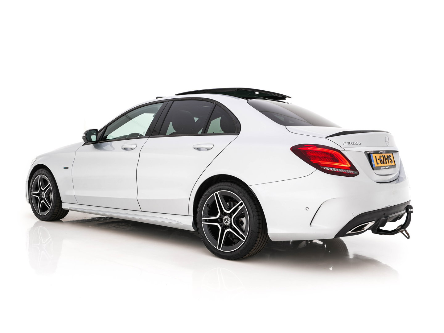 Mercedes-Benz C-Klasse 300 e Business Solution AMG Limited (Plug-in) {SoH-94%} (INCL.BTW) Aut. *PANO | LEATHER-FABRIC | MULTIBEAM-LED | TOP-VIEW | DIGI-COCKPIT | BLIND-SPOT | HEATED-SPORTSEATS | SHIFT-PADDLES | NAVI-FULLAMP | PRIVACY-GLASS | PDC | CRUISE | TOWBAR | 18''