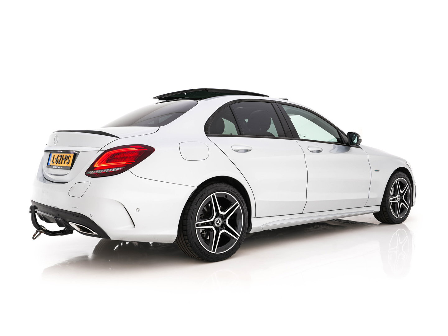Mercedes-Benz C-Klasse 300 e Business Solution AMG Limited (Plug-in) {SoH-94%} (INCL.BTW) Aut. *PANO | LEATHER-FABRIC | MULTIBEAM-LED | TOP-VIEW | DIGI-COCKPIT | BLIND-SPOT | HEATED-SPORTSEATS | SHIFT-PADDLES | NAVI-FULLAMP | PRIVACY-GLASS | PDC | CRUISE | TOWBAR | 18''