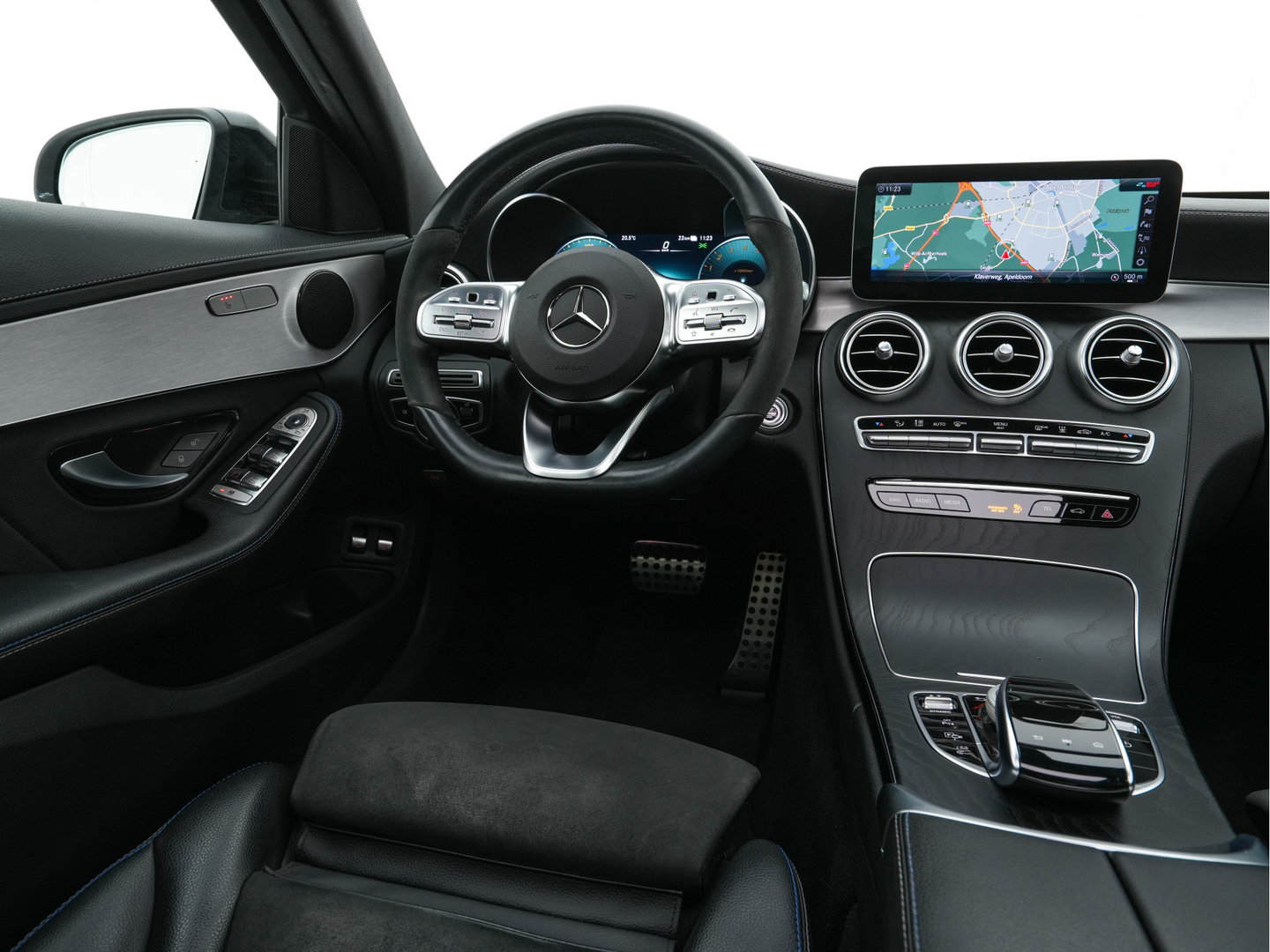 Mercedes-Benz C-Klasse 300 e Business Solution AMG Limited (Plug-in) {SoH-94%} (INCL.BTW) Aut. *PANO | LEATHER-FABRIC | MULTIBEAM-LED | TOP-VIEW | DIGI-COCKPIT | BLIND-SPOT | HEATED-SPORTSEATS | SHIFT-PADDLES | NAVI-FULLAMP | PRIVACY-GLASS | PDC | CRUISE | TOWBAR | 18''