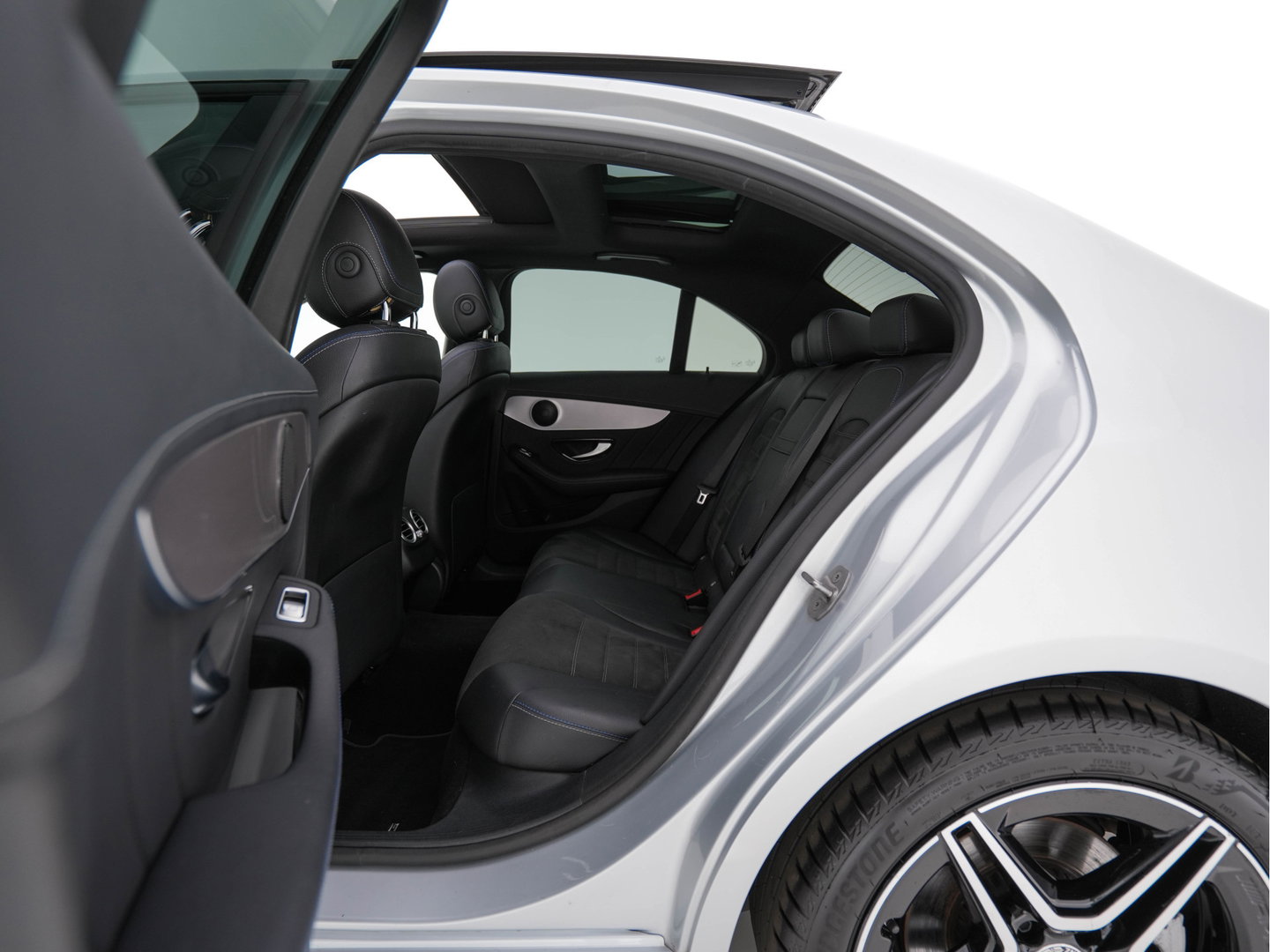 Mercedes-Benz C-Klasse 300 e Business Solution AMG Limited (Plug-in) {SoH-94%} (INCL.BTW) Aut. *PANO | LEATHER-FABRIC | MULTIBEAM-LED | TOP-VIEW | DIGI-COCKPIT | BLIND-SPOT | HEATED-SPORTSEATS | SHIFT-PADDLES | NAVI-FULLAMP | PRIVACY-GLASS | PDC | CRUISE | TOWBAR | 18''