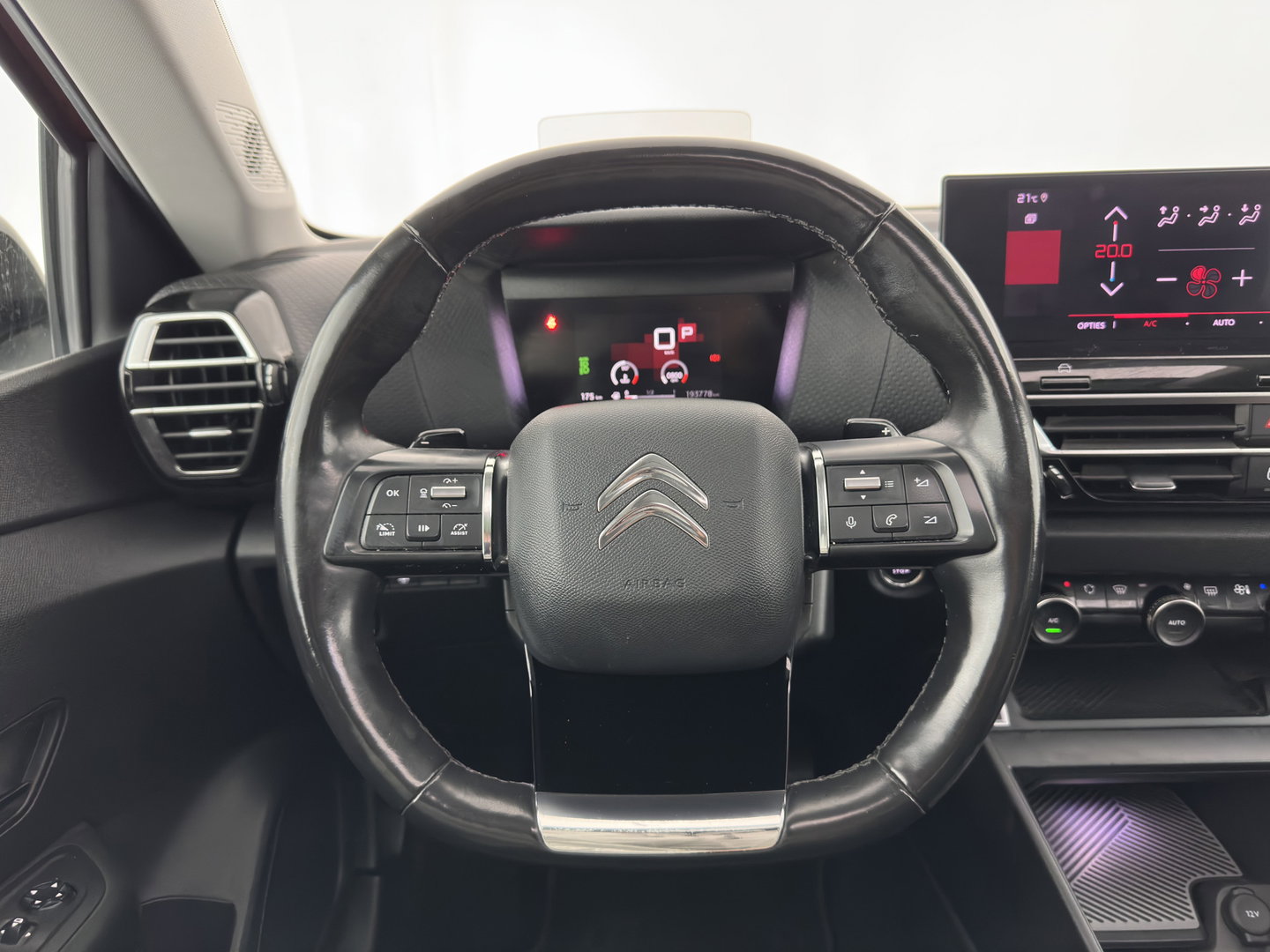 Citroën C4 1.2 Puretech Shine (INCL-BTW) *PANO | HEAD-UP | LEATHER | FULL-LED | ADAPTIVE-CRUISE |  DIGI-COCKPIT | BLINDSPOT | SHIFT-PADDLES | HEATED-COMFORTSEATS | ECC | LANE-ASSIST | KEYLESS | PDC | CRUISE | DAB  | 18''A