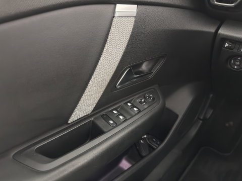 Citroën C4 1.2 Puretech Shine (INCL-BTW) *PANO | HEAD-UP | LEATHER | FULL-LED | ADAPTIVE-CRUISE |  DIGI-COCKPIT | BLINDSPOT | SHIFT-PADDLES | HEATED-COMFORTSEATS | ECC | LANE-ASSIST | KEYLESS | PDC | CRUISE | DAB  | 18''A