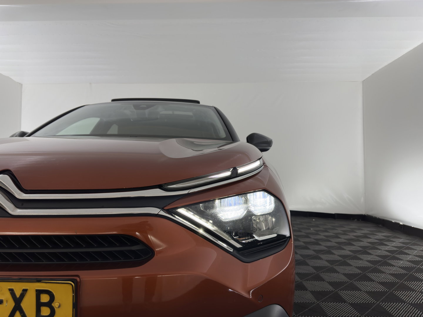 Citroën C4 1.2 Puretech Shine (INCL-BTW) *PANO | HEAD-UP | LEATHER | FULL-LED | ADAPTIVE-CRUISE |  DIGI-COCKPIT | BLINDSPOT | SHIFT-PADDLES | HEATED-COMFORTSEATS | ECC | LANE-ASSIST | KEYLESS | PDC | CRUISE | DAB  | 18''A