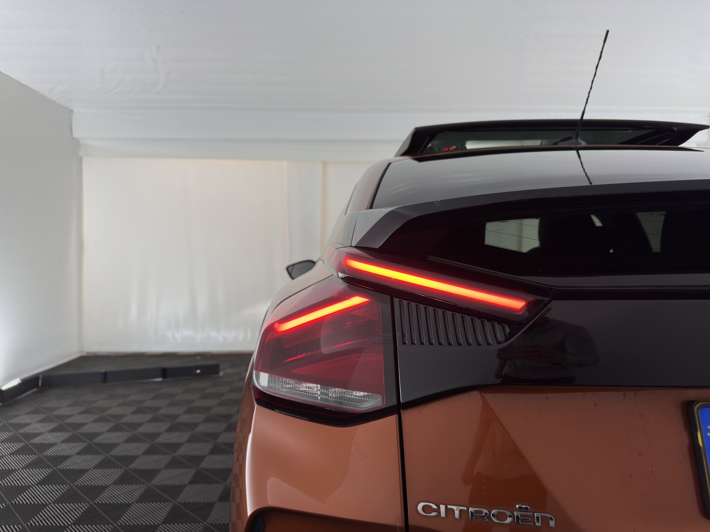 Citroën C4 1.2 Puretech Shine (INCL-BTW) *PANO | HEAD-UP | LEATHER | FULL-LED | ADAPTIVE-CRUISE |  DIGI-COCKPIT | BLINDSPOT | SHIFT-PADDLES | HEATED-COMFORTSEATS | ECC | LANE-ASSIST | KEYLESS | PDC | CRUISE | DAB  | 18''A