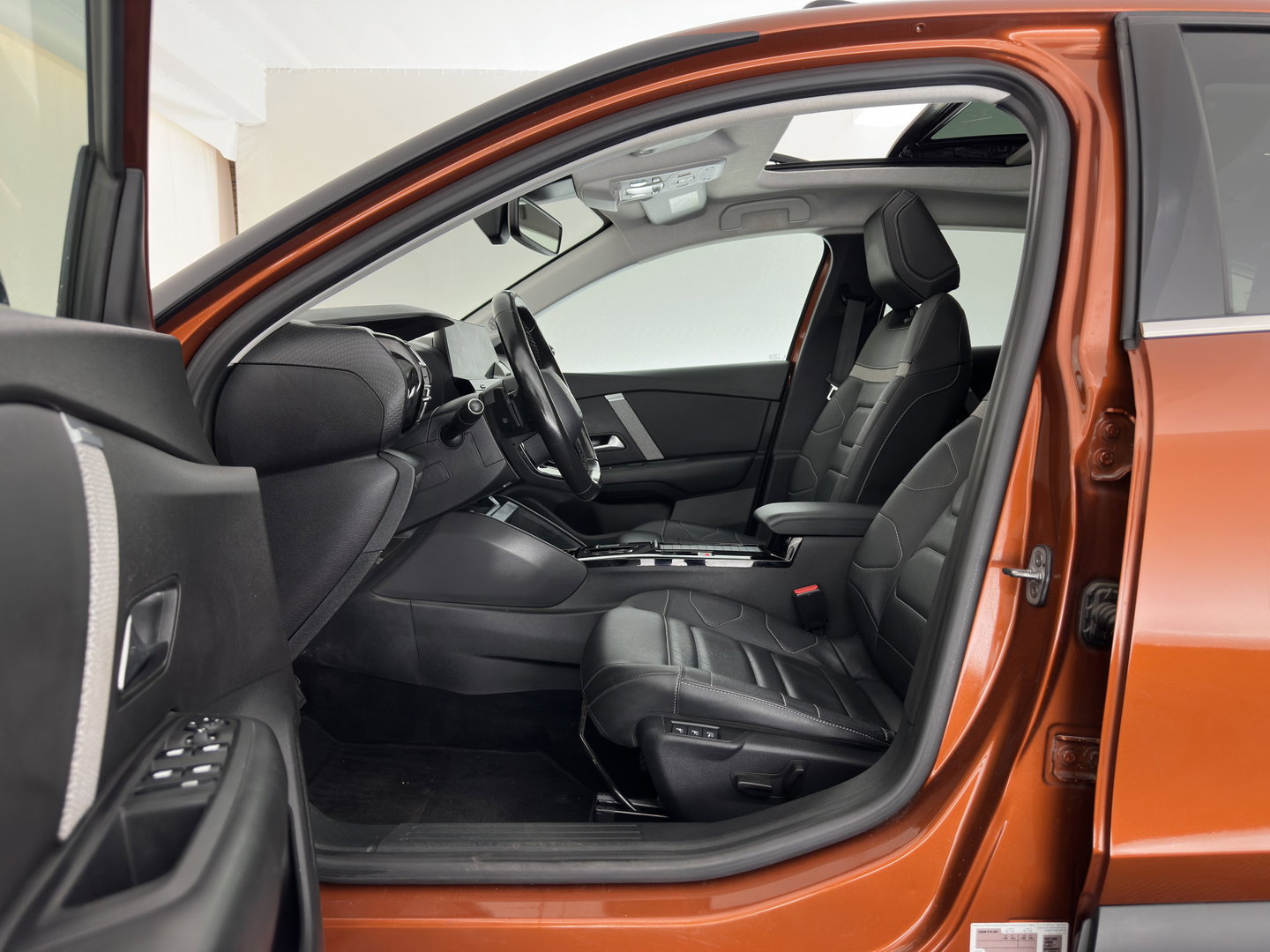 Citroën C4 1.2 Puretech Shine (INCL-BTW) *PANO | HEAD-UP | LEATHER | FULL-LED | ADAPTIVE-CRUISE |  DIGI-COCKPIT | BLINDSPOT | SHIFT-PADDLES | HEATED-COMFORTSEATS | ECC | LANE-ASSIST | KEYLESS | PDC | CRUISE | DAB  | 18''A