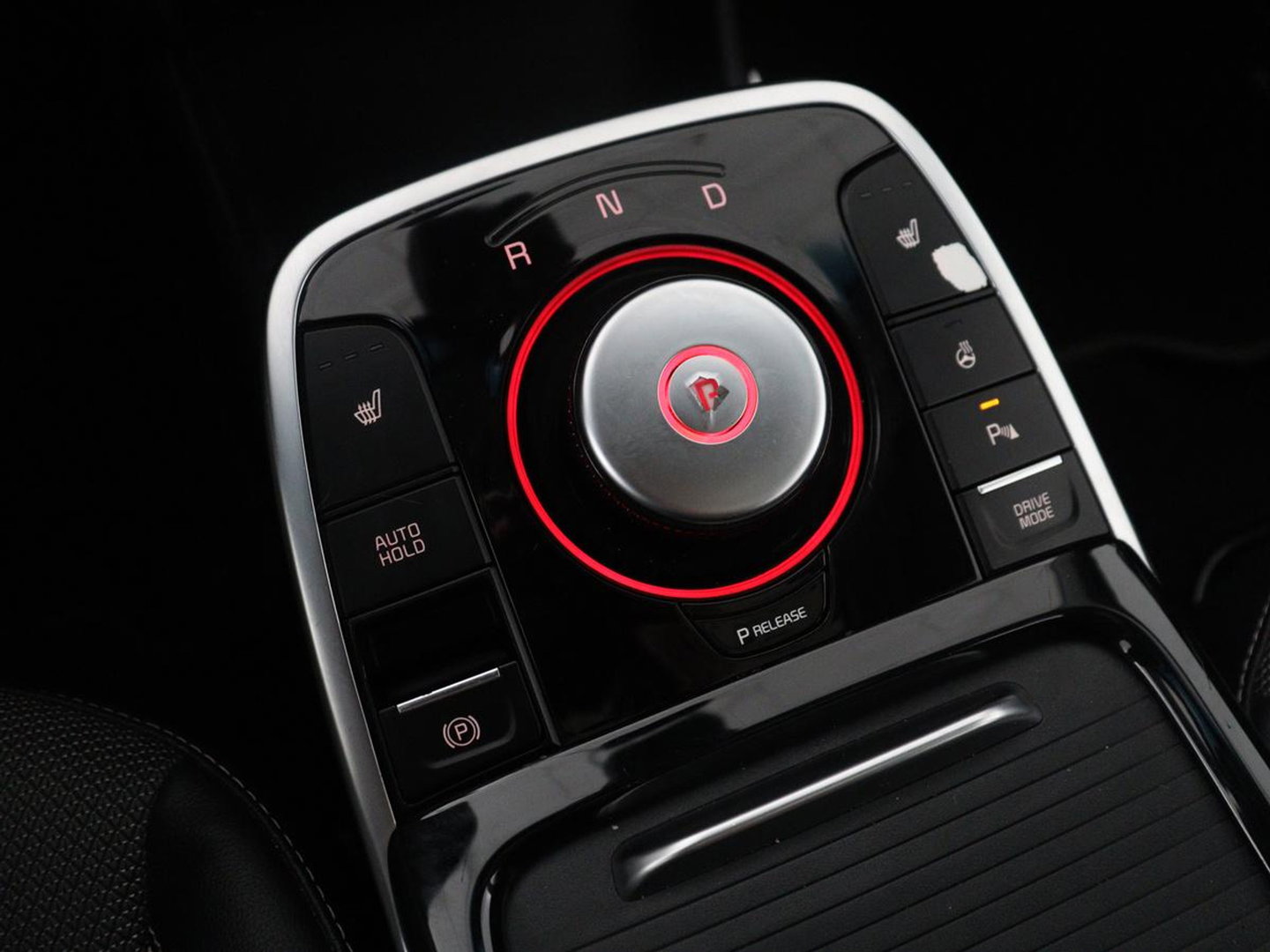 Kia e-Niro DynamicPlusLine 64 kWh | SOH 95,4% | Panoramadak | Half leder | Adaptive cruise | Stuur/stoel verwarming | Navigatie | Carplay | Camera | Park assist | Climate control