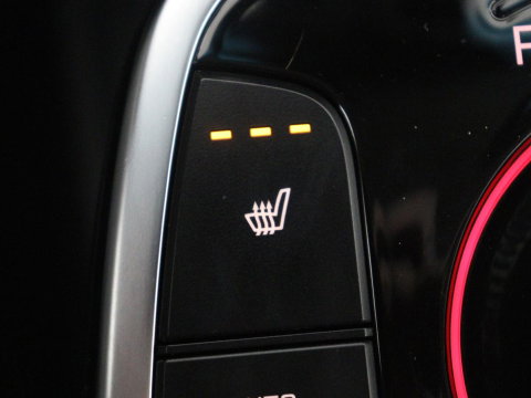 Kia e-Niro DynamicPlusLine 64 kWh | SOH 95,4% | Panoramadak | Half leder | Adaptive cruise | Stuur/stoel verwarming | Navigatie | Carplay | Camera | Park assist | Climate control