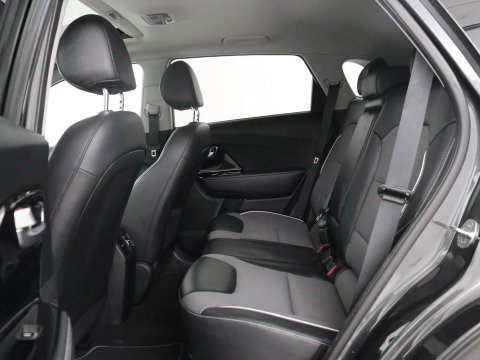 Kia e-Niro DynamicPlusLine 64 kWh | SOH 95,4% | Panoramadak | Half leder | Adaptive cruise | Stuur/stoel verwarming | Navigatie | Carplay | Camera | Park assist | Climate control