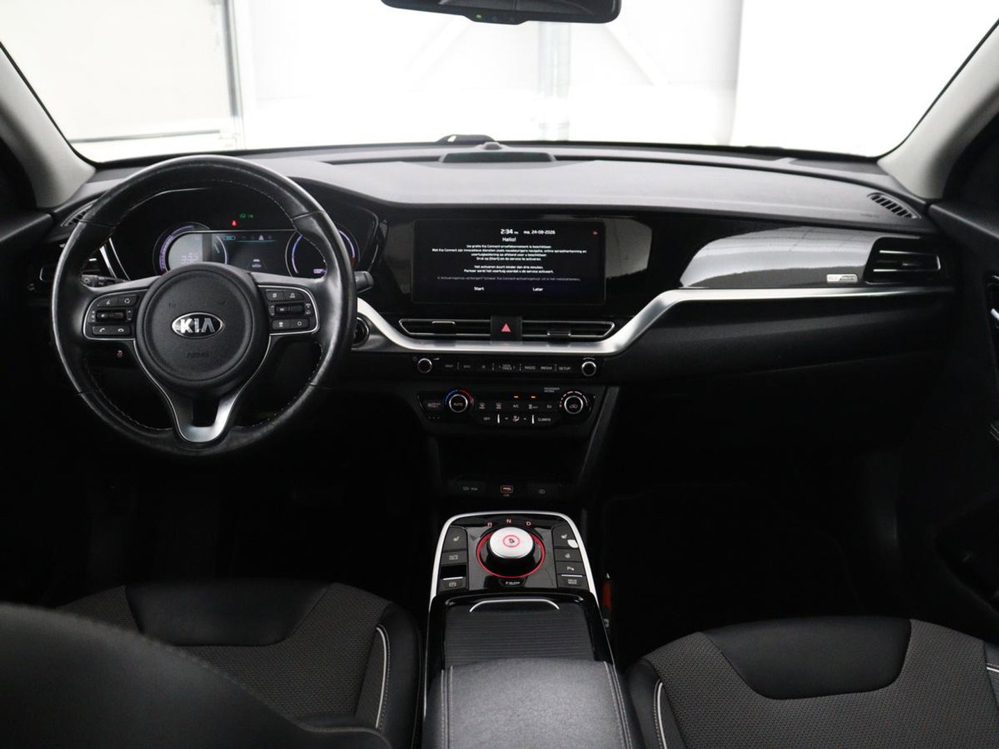 Kia e-Niro DynamicPlusLine 64 kWh | SOH 95,4% | Panoramadak | Half leder | Adaptive cruise | Stuur/stoel verwarming | Navigatie | Carplay | Camera | Park assist | Climate control