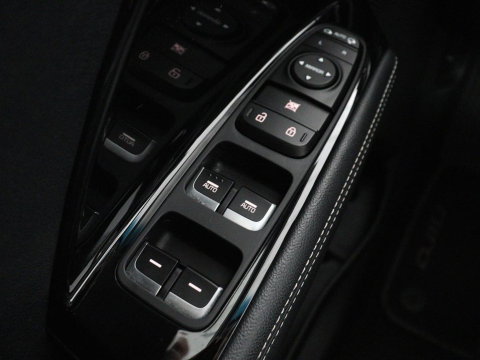 Kia e-Niro DynamicPlusLine 64 kWh | SOH 95,4% | Panoramadak | Half leder | Adaptive cruise | Stuur/stoel verwarming | Navigatie | Carplay | Camera | Park assist | Climate control