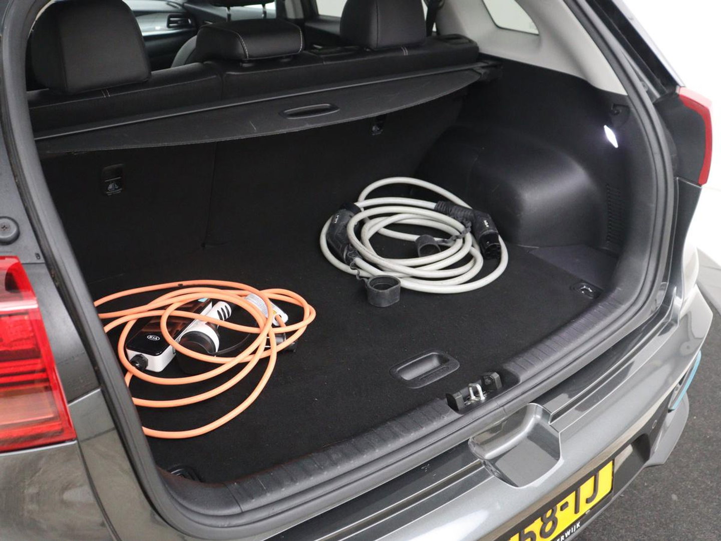 Kia e-Niro DynamicPlusLine 64 kWh | SOH 95,4% | Panoramadak | Half leder | Adaptive cruise | Stuur/stoel verwarming | Navigatie | Carplay | Camera | Park assist | Climate control