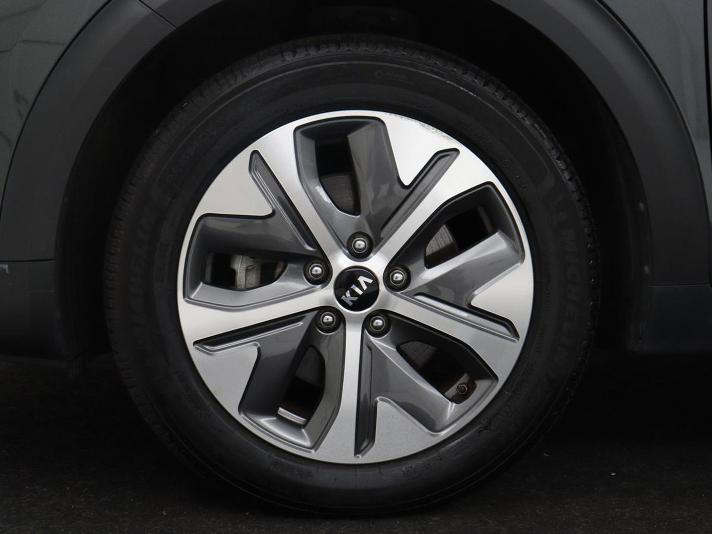 Kia e-Niro DynamicPlusLine 64 kWh | SOH 95,4% | Panoramadak | Half leder | Adaptive cruise | Stuur/stoel verwarming | Navigatie | Carplay | Camera | Park assist | Climate control
