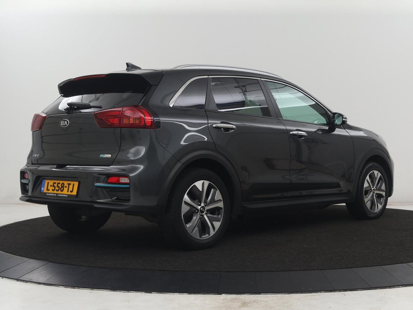 Kia e-Niro DynamicPlusLine 64 kWh | SOH 95,4% | Panoramadak | Half leder | Adaptive cruise | Stuur/stoel verwarming | Navigatie | Carplay | Camera | Park assist | Climate control