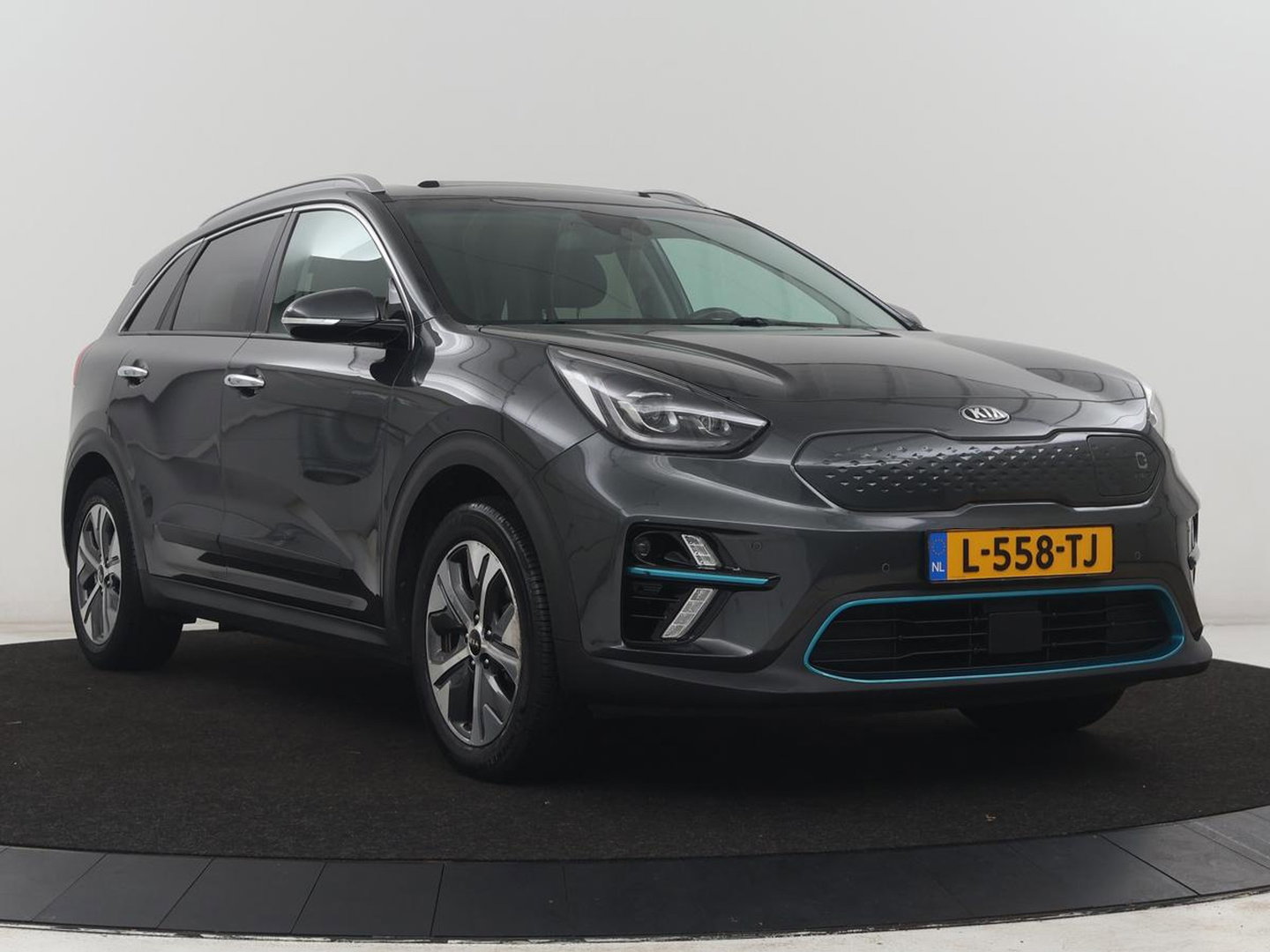 Kia e-Niro DynamicPlusLine 64 kWh | SOH 95,4% | Panoramadak | Half leder | Adaptive cruise | Stuur/stoel verwarming | Navigatie | Carplay | Camera | Park assist | Climate control