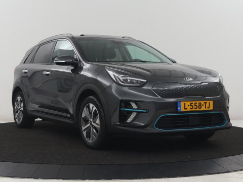 Kia e-Niro DynamicPlusLine 64 kWh | SOH 95,4% | Panoramadak | Half leder | Adaptive cruise | Stuur/stoel verwarming | Navigatie | Carplay | Camera | Park assist | Climate control