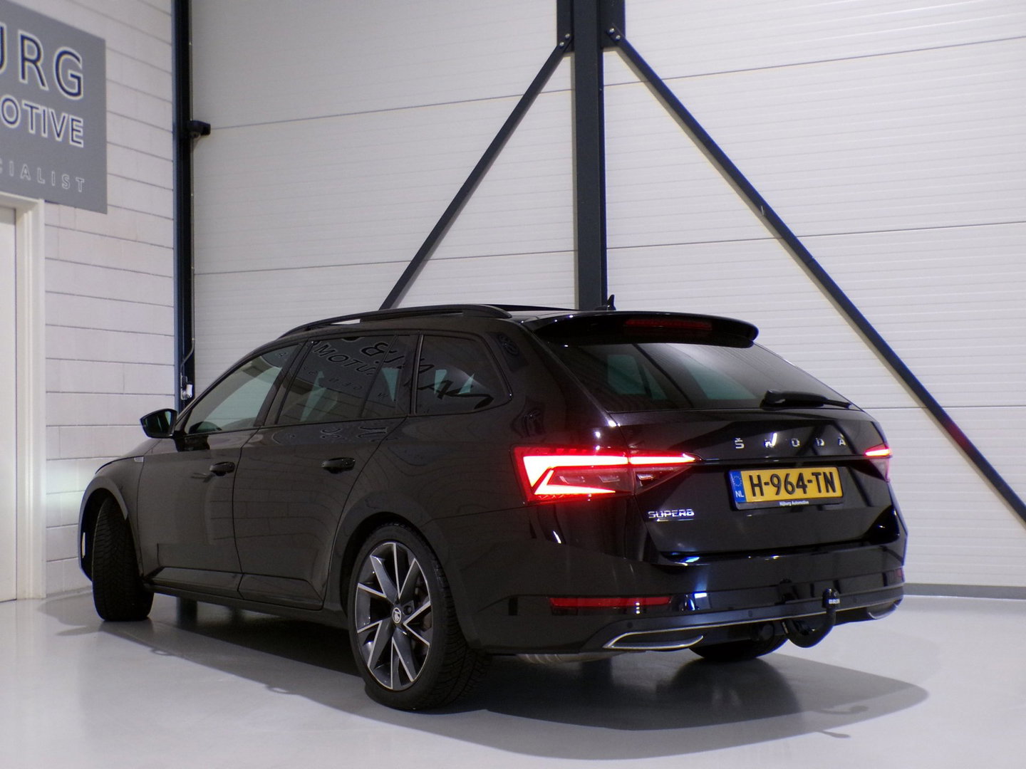 Škoda Superb Combi 1.5 TSI ACT Sportline Business "Origineel NL!" Automaat! Trekhaak Pano RS-stoelen Matrix-LED Camera Virtual DAB