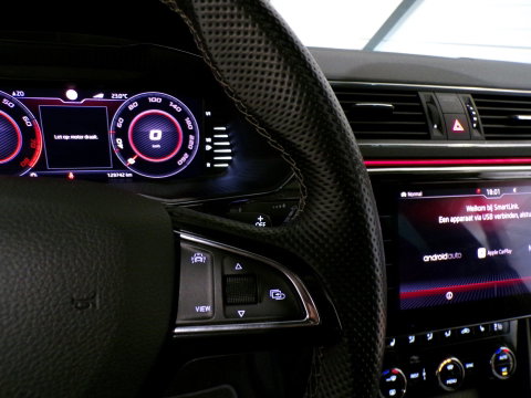 Škoda Superb Combi 1.5 TSI ACT Sportline Business "Origineel NL!" Automaat! Trekhaak Pano RS-stoelen Matrix-LED Camera Virtual DAB