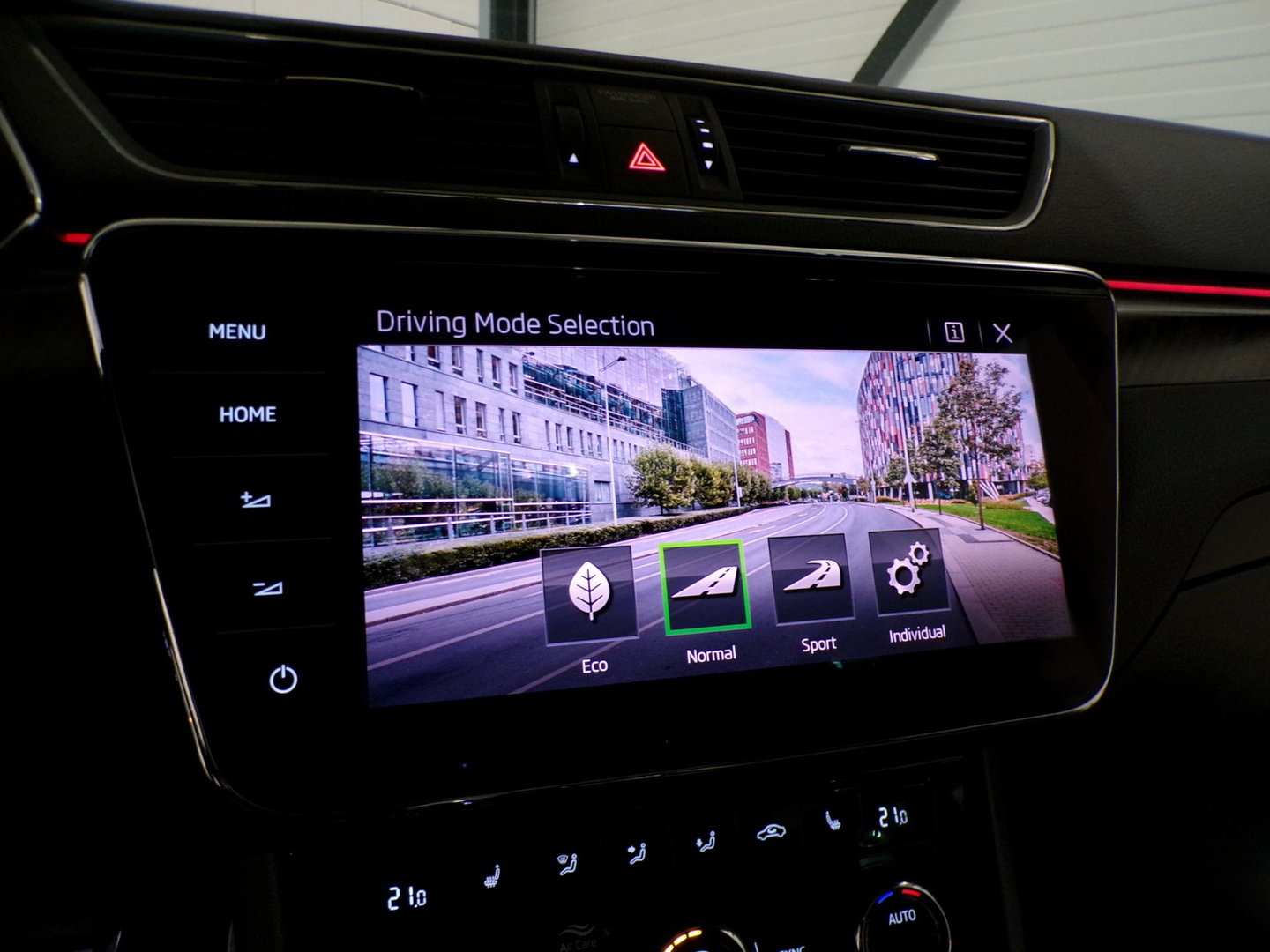 Škoda Superb Combi 1.5 TSI ACT Sportline Business "Origineel NL!" Automaat! Trekhaak Pano RS-stoelen Matrix-LED Camera Virtual DAB