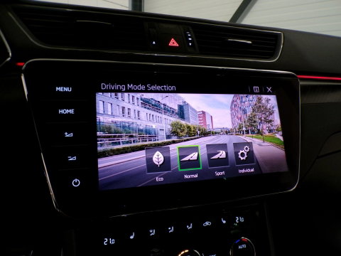 Škoda Superb Combi 1.5 TSI ACT Sportline Business "Origineel NL!" Automaat! Trekhaak Pano RS-stoelen Matrix-LED Camera Virtual DAB