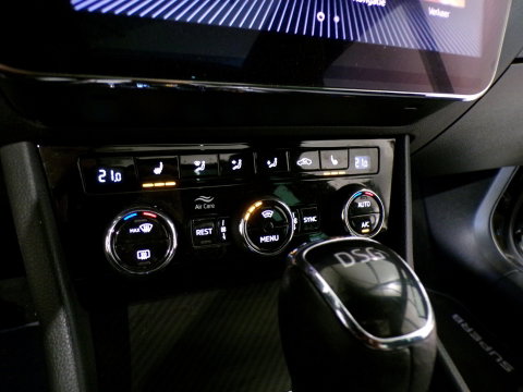Škoda Superb Combi 1.5 TSI ACT Sportline Business "Origineel NL!" Automaat! Trekhaak Pano RS-stoelen Matrix-LED Camera Virtual DAB