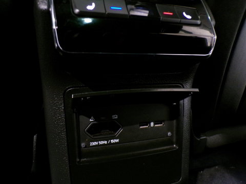 Škoda Superb Combi 1.5 TSI ACT Sportline Business "Origineel NL!" Automaat! Trekhaak Pano RS-stoelen Matrix-LED Camera Virtual DAB