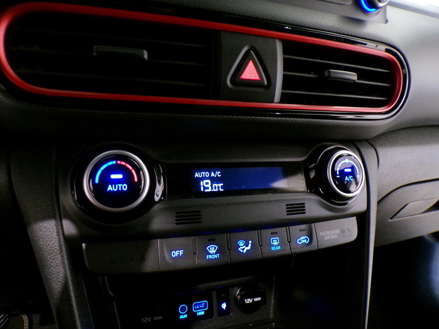 Hyundai KONA 1.0T Premium Apple-Carplay / Android-Auto Camera Parkeersensoren Keyless Sport-stoelen Cruise Navigatie Bluetooth