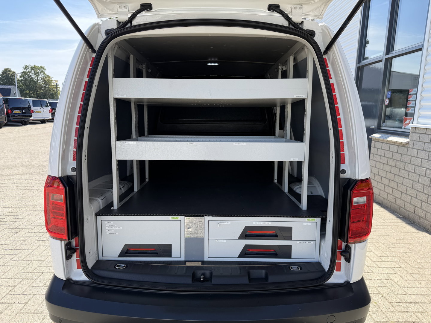 Volkswagen Caddy 2.0 TDI L2H1 BMT Maxi / vaste prijs rijklaar € 14.950 ex btw / lease vanaf € 252 / euro 6 / bpm vrij / Flexmo ingerichte laadruimte / pdc achter / airco / cruise