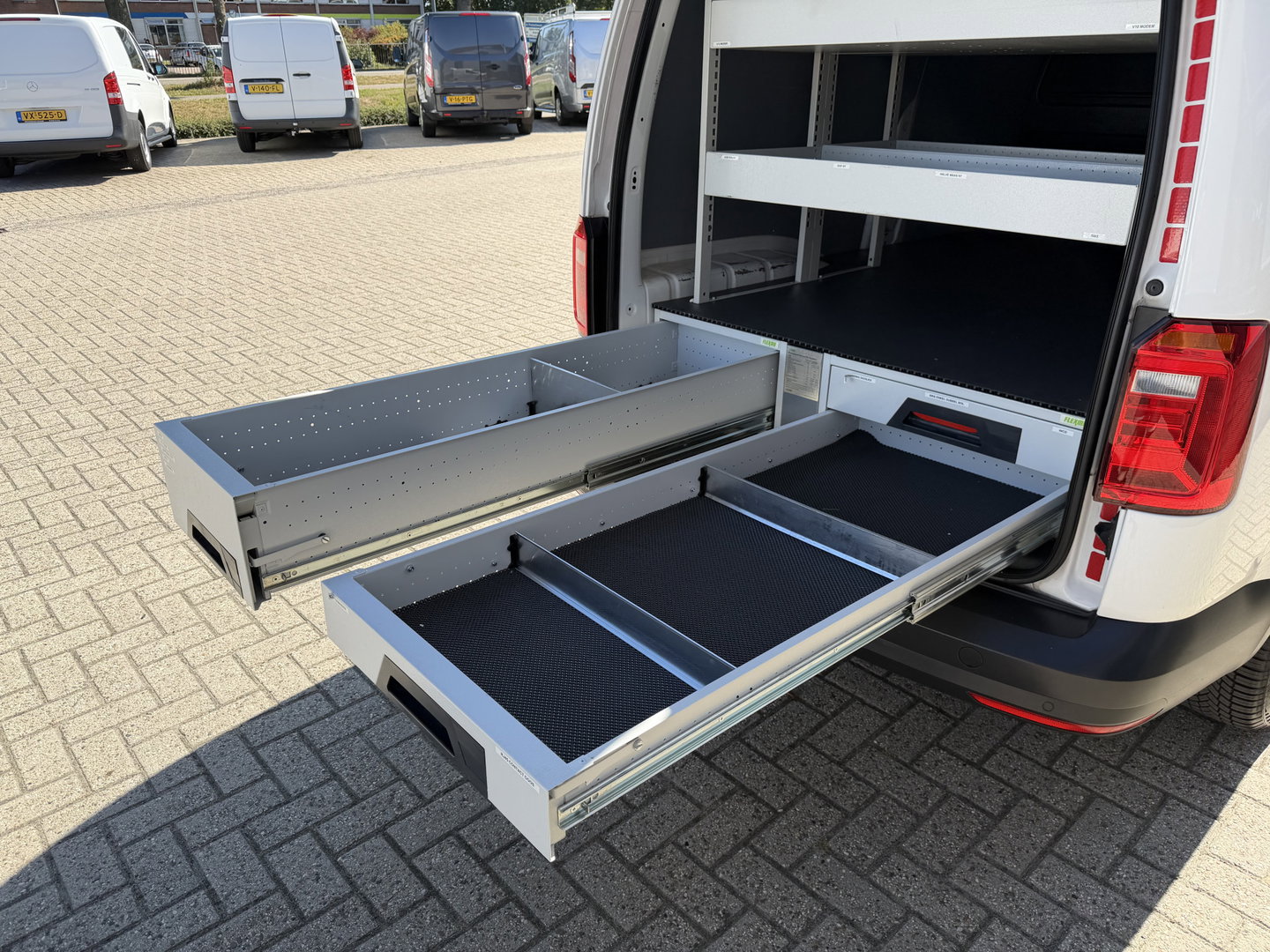 Volkswagen Caddy 2.0 TDI L2H1 BMT Maxi / vaste prijs rijklaar € 14.950 ex btw / lease vanaf € 252 / euro 6 / bpm vrij / Flexmo ingerichte laadruimte / pdc achter / airco / cruise
