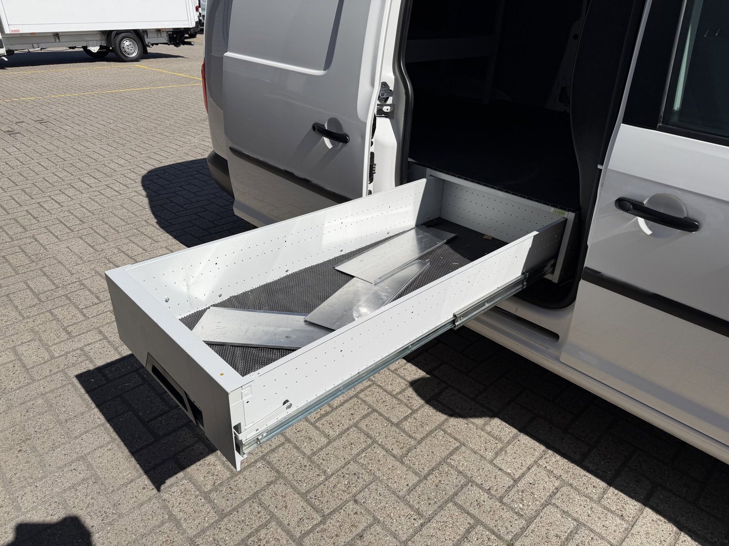 Volkswagen Caddy 2.0 TDI L2H1 BMT Maxi / vaste prijs rijklaar € 14.950 ex btw / lease vanaf € 252 / euro 6 / bpm vrij / Flexmo ingerichte laadruimte / pdc achter / airco / cruise