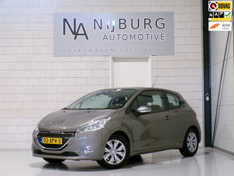Peugeot 208 1.4 VTi 95PK Envy "Origineel NL!" Trekhaak Parkeersensoren Navigatie Bluetooth Cruise Climatronic Sport-stoelen Airco