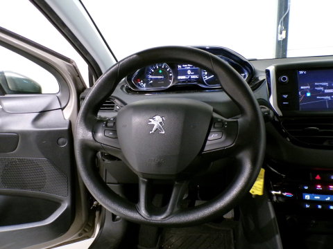 Peugeot 208 1.4 VTi 95PK Envy "Origineel NL!" Trekhaak Parkeersensoren Navigatie Bluetooth Cruise Climatronic Sport-stoelen Airco