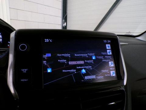 Peugeot 208 1.4 VTi 95PK Envy "Origineel NL!" Trekhaak Parkeersensoren Navigatie Bluetooth Cruise Climatronic Sport-stoelen Airco