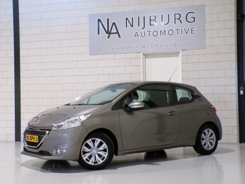 Peugeot 208 1.4 VTi 95PK Envy "Origineel NL!" Trekhaak Parkeersensoren Navigatie Bluetooth Cruise Climatronic Sport-stoelen Airco