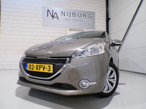 Peugeot 208 1.4 VTi 95PK Envy "Origineel NL!" Trekhaak Parkeersensoren Navigatie Bluetooth Cruise Climatronic Sport-stoelen Airco