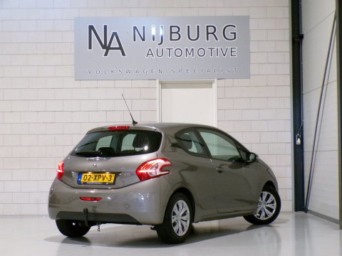 Peugeot 208 1.4 VTi 95PK Envy "Origineel NL!" Trekhaak Parkeersensoren Navigatie Bluetooth Cruise Climatronic Sport-stoelen Airco