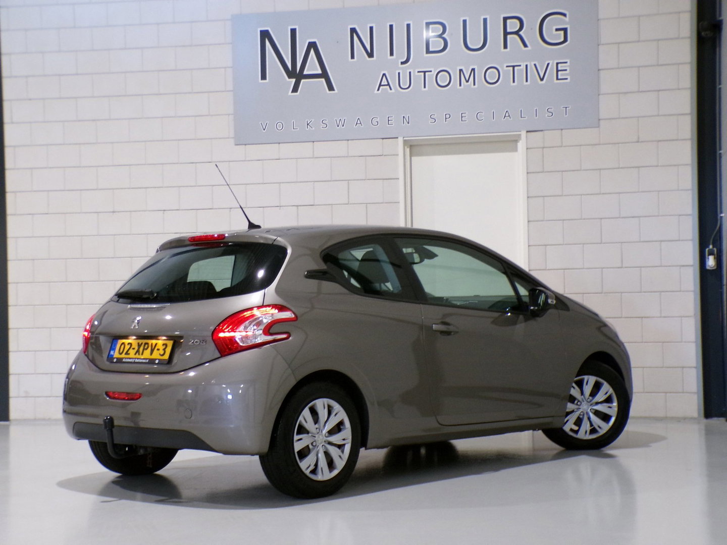 Peugeot 208 1.4 VTi 95PK Envy "Origineel NL!" Trekhaak Parkeersensoren Navigatie Bluetooth Cruise Climatronic Sport-stoelen Airco