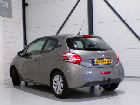 Peugeot 208 1.4 VTi 95PK Envy "Origineel NL!" Trekhaak Parkeersensoren Navigatie Bluetooth Cruise Climatronic Sport-stoelen Airco