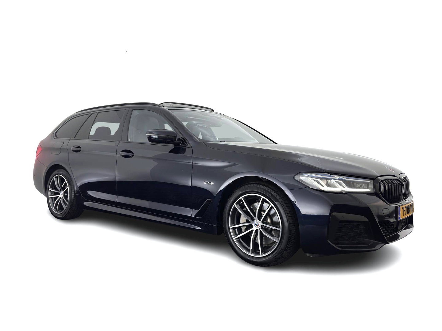 BMW 5 Serie Touring 530e xDrive Business Edition Plus M-Sportpack (Plug-in) {SoH-96%} (INCL.BTW) *PANO | HEAD-UP | LEATHER | FULL-LED | MEMORY-PACK | HARMAN/KARDON | BLINDSPOT | DIGI-COCKPIT | CAMERA | NAVI-FULLMAP | PRIVACY-GLASS | SHIFTPADDLES | ECC | PDC | 18''ALU