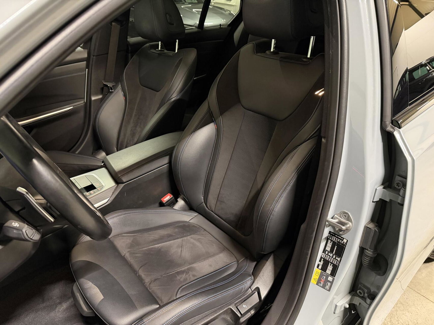 BMW 3 Serie 320e Sedan SOH 98% M-sport Pano Brooklyn Grau