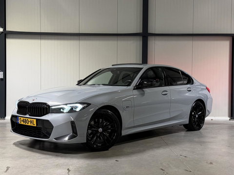 BMW 3 Serie 320e Sedan SOH 98% M-sport Pano Brooklyn Grau