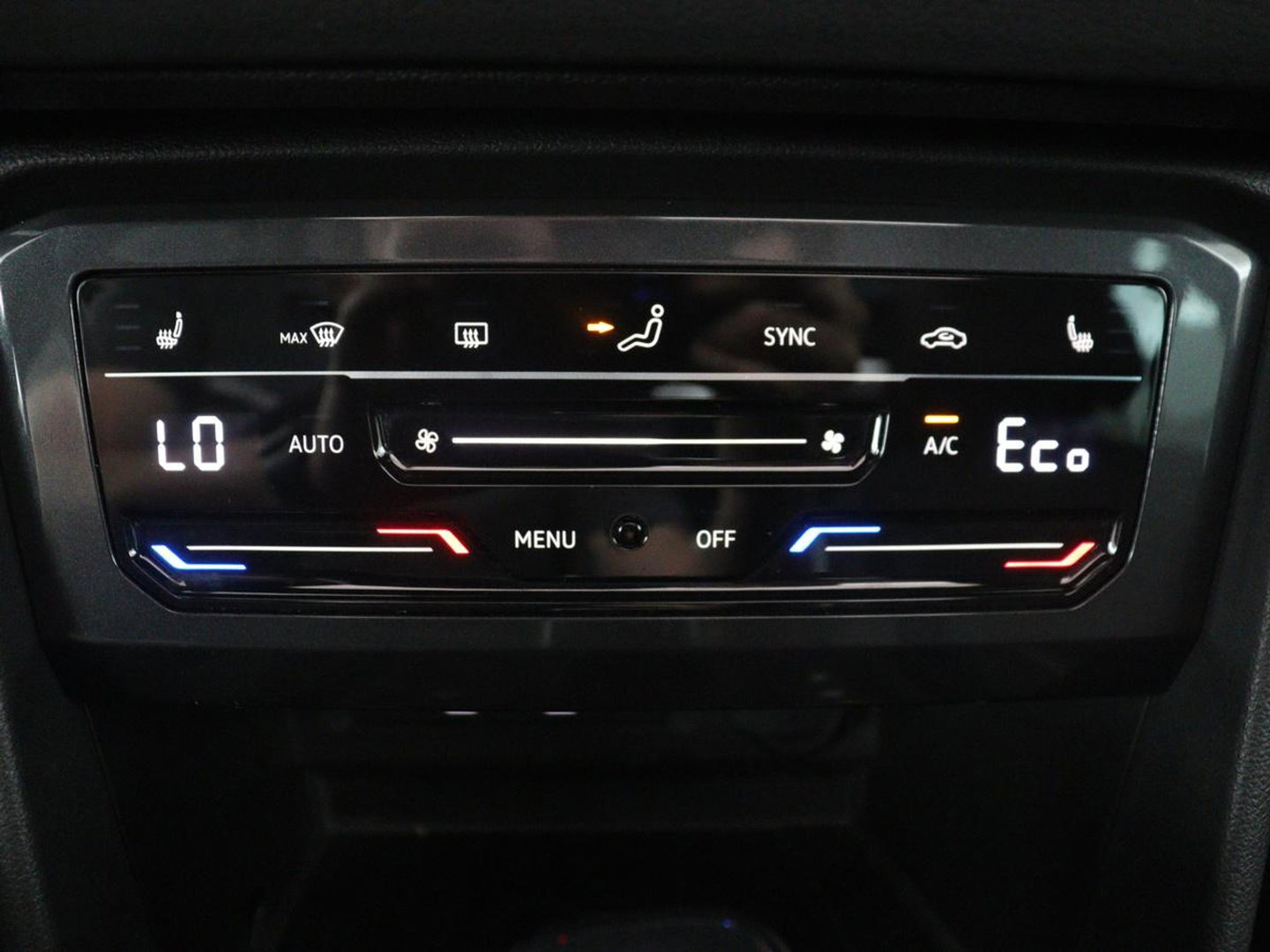 Volkswagen Tiguan 1.5 eHybrid Life Edition | SOH 91,0% | Panoramadak | Memory | Leder | Stuur/stoel verwarming | Adaptive cruise | Sfeerverlichting | 360 camera | Park assist | Carplay | Elektrische achterklep