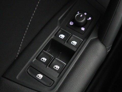 Volkswagen Tiguan 1.5 eHybrid Life Edition | SOH 91,0% | Panoramadak | Memory | Leder | Stuur/stoel verwarming | Adaptive cruise | Sfeerverlichting | 360 camera | Park assist | Carplay | Elektrische achterklep