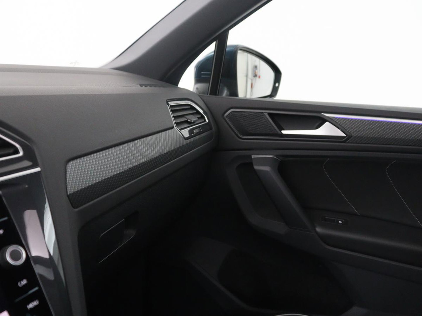 Volkswagen Tiguan 1.5 eHybrid Life Edition | SOH 91,0% | Panoramadak | Memory | Leder | Stuur/stoel verwarming | Adaptive cruise | Sfeerverlichting | 360 camera | Park assist | Carplay | Elektrische achterklep