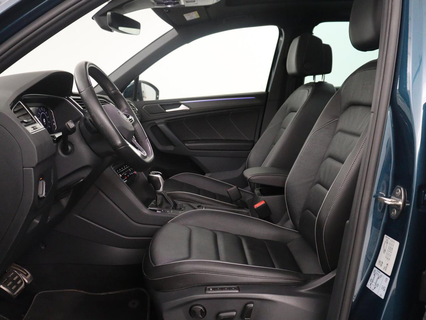 Volkswagen Tiguan 1.5 eHybrid Life Edition | SOH 91,0% | Panoramadak | Memory | Leder | Stuur/stoel verwarming | Adaptive cruise | Sfeerverlichting | 360 camera | Park assist | Carplay | Elektrische achterklep