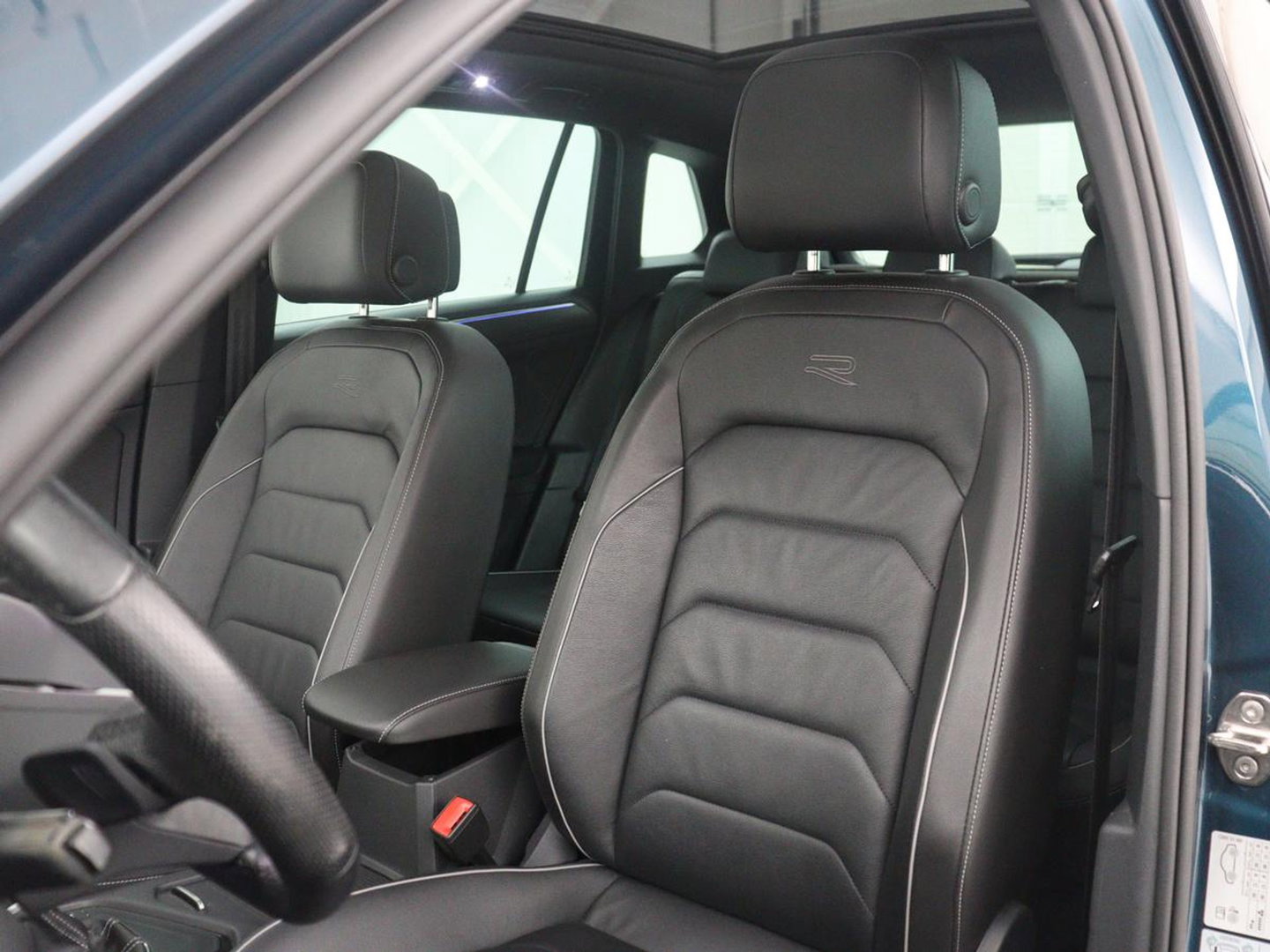 Volkswagen Tiguan 1.5 eHybrid Life Edition | SOH 91,0% | Panoramadak | Memory | Leder | Stuur/stoel verwarming | Adaptive cruise | Sfeerverlichting | 360 camera | Park assist | Carplay | Elektrische achterklep