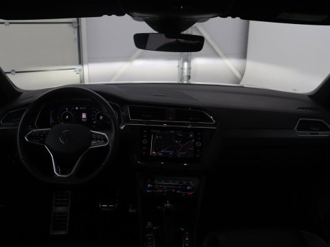 Volkswagen Tiguan 1.5 eHybrid Life Edition | SOH 91,0% | Panoramadak | Memory | Leder | Stuur/stoel verwarming | Adaptive cruise | Sfeerverlichting | 360 camera | Park assist | Carplay | Elektrische achterklep