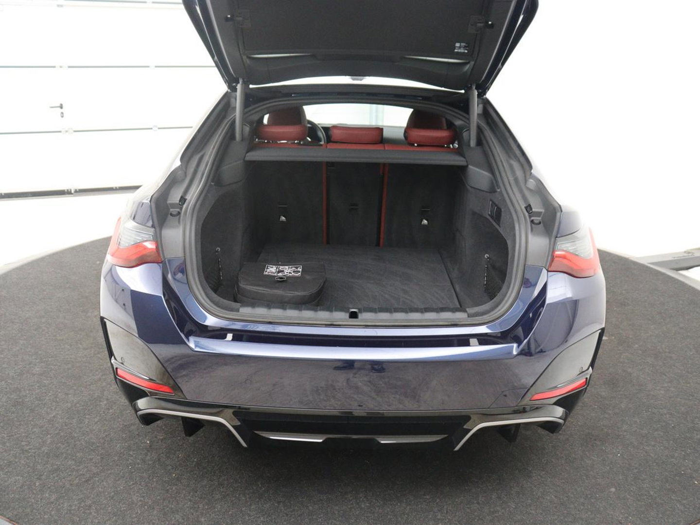 BMW i4 M50 High Executive 84 kWh | SOH 94,4% | Leder | Adaptive cruise | xDrive |  Stoelverwarming | Head-up | Harman/Kardon | Carplay | Sfeerverlichting | 360 camera | Park assist | Elektrische achterklep