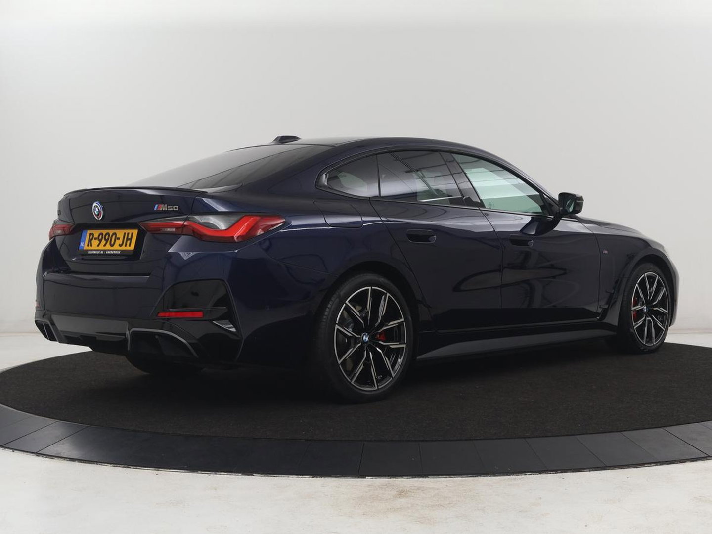 BMW i4 M50 High Executive 84 kWh | SOH 94,4% | Leder | Adaptive cruise | xDrive |  Stoelverwarming | Head-up | Harman/Kardon | Carplay | Sfeerverlichting | 360 camera | Park assist | Elektrische achterklep