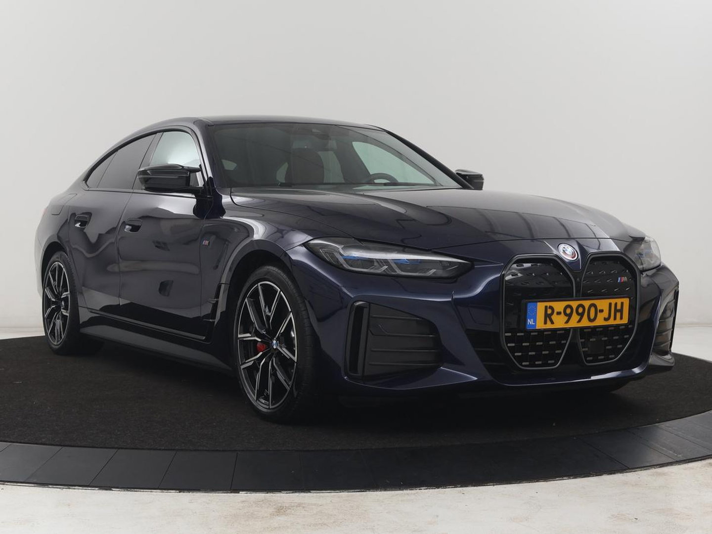 BMW i4 M50 High Executive 84 kWh | SOH 94,4% | Leder | Adaptive cruise | xDrive |  Stoelverwarming | Head-up | Harman/Kardon | Carplay | Sfeerverlichting | 360 camera | Park assist | Elektrische achterklep
